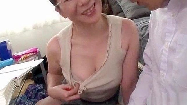 Naughty Bimbo in Japan Gives Mind-Blowing Head