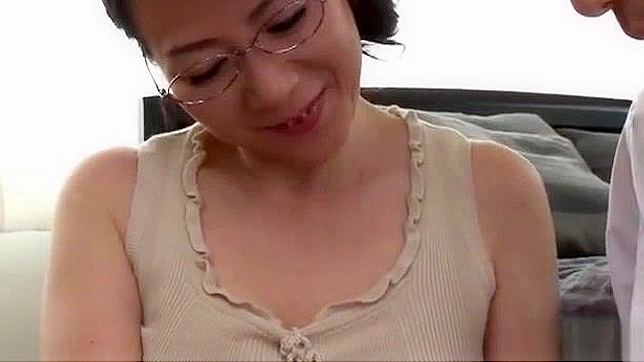 Naughty Bimbo in Japan Gives Mind-Blowing Head