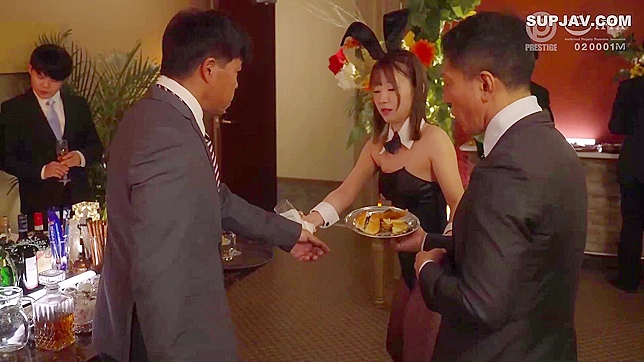 Japanese Secretary Bunny Gave a Blowjob to the Boss's Partner at a Party