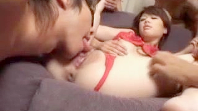 Chica Típica Disfruta Un Brutal Sexo Anal Asiático Con Dos Hombres Calientes